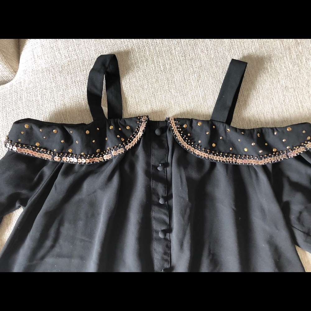 SEQUIN DETAILED TOP
